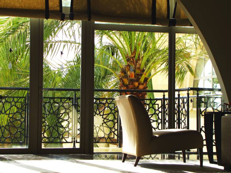 sen-prázdniny-domov-finca-nábytok-zostava-vila-moderná-príroda