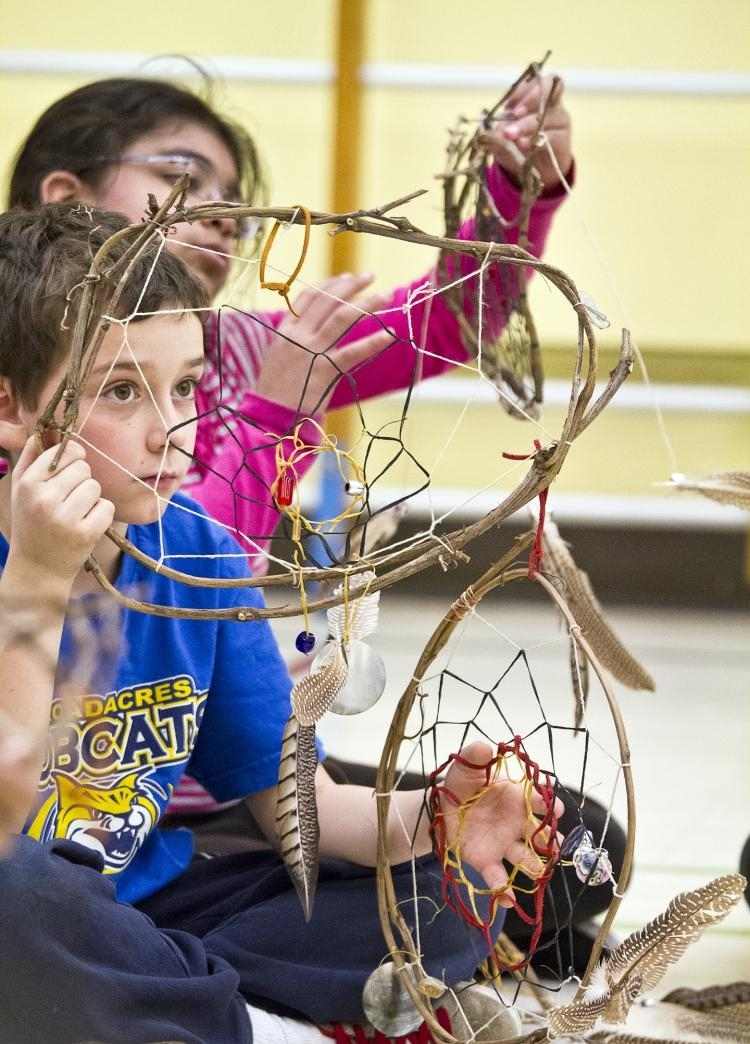 snívajúce drotári-deti-nápady-prírodný-materiál-konáre-vyrobte si-ozdobte