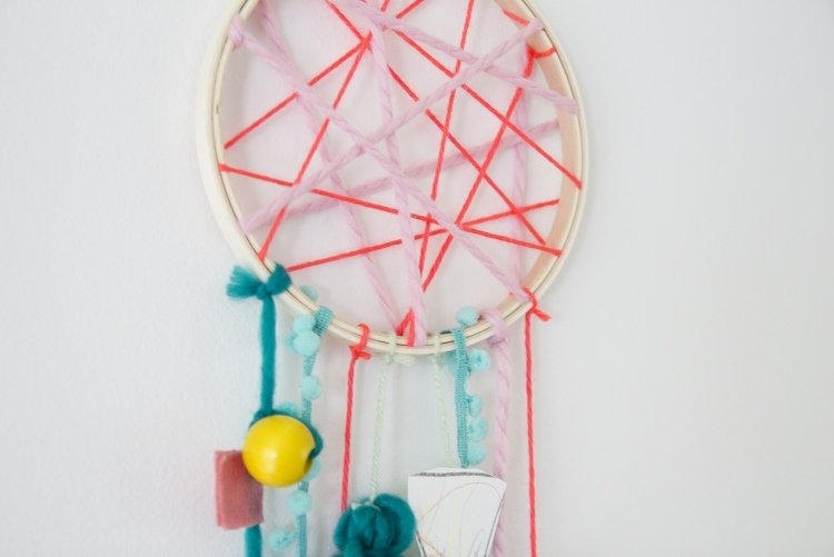 snové drotári-deti-návod-výšivka-prsteň-korálky-niť-drevený rám