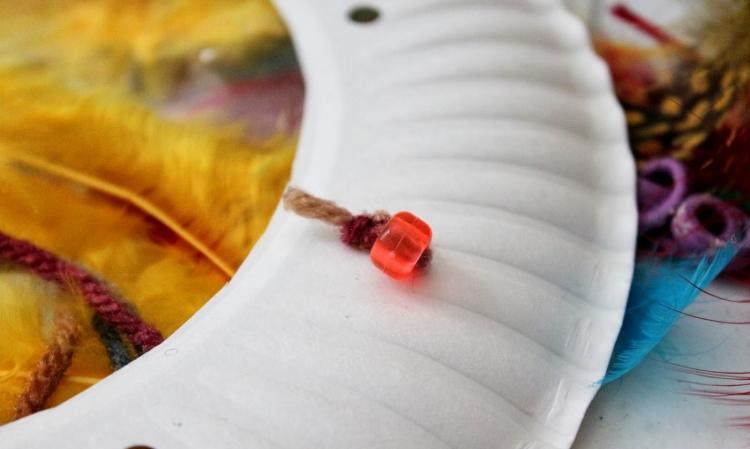 zasnené-drotárske-deti-pokyny-kartónové-dosky-dierovacie-diery-prerezané