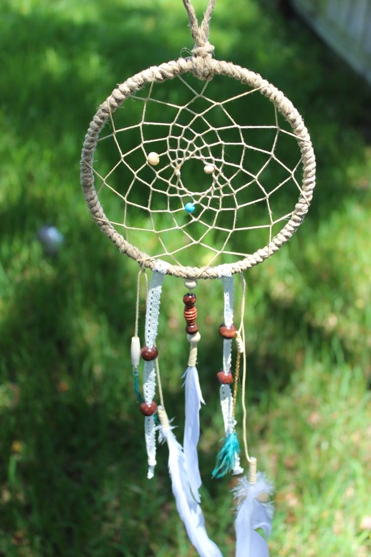 snovo-drotári-deti-zaves-pierko-biele-háčkované-okrúhle