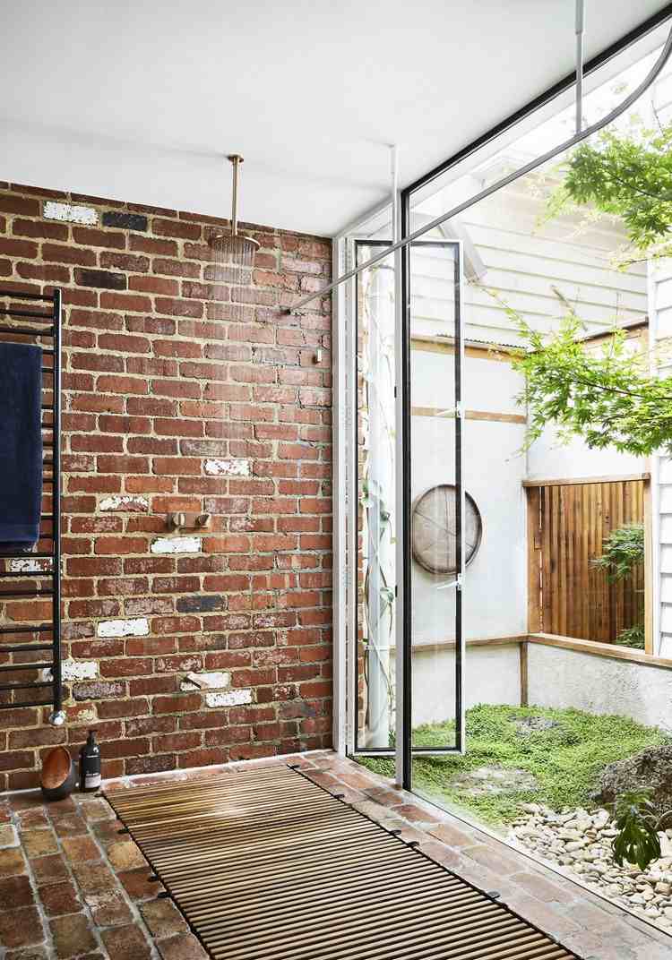 nádherný dom predĺženie kúpeľne zasklenie tehlovou stenou