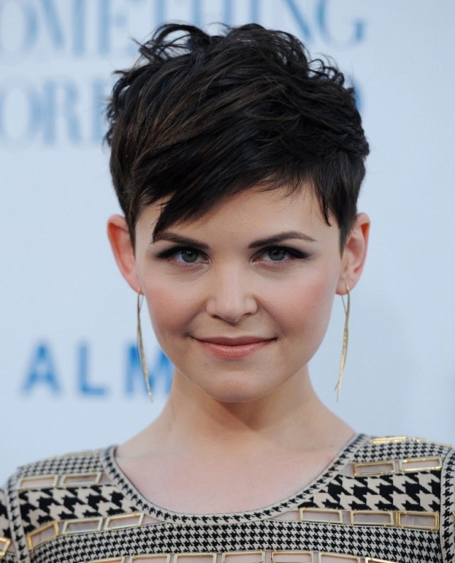 Krátky účes Ginnifer Goodwin, strihu pixie Trendové účesy na jeseň 2014 pixie-účes-poník-Ginnifer-Goodwin