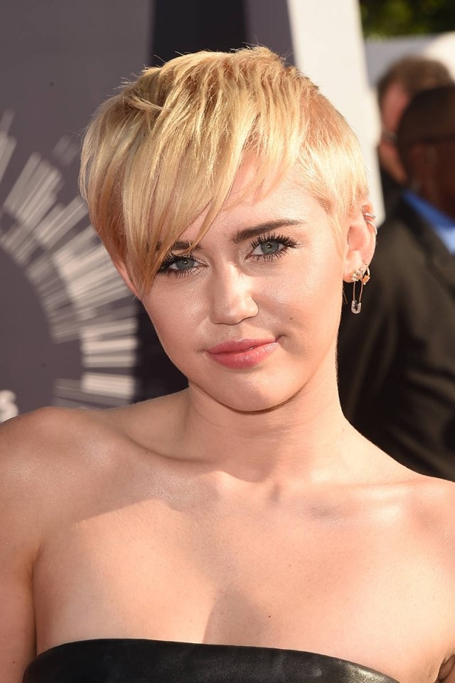 Pixie účes s ofinou od Miley Cyrus pixie-účes-ofina-trend-miley-cyrus
