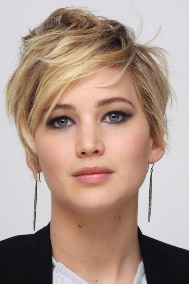 Rozcuchaný pixie účes s ofinou od Jennifer Lawrence pixie-účes-ofina-strapatý-look-jennifer-lawrence