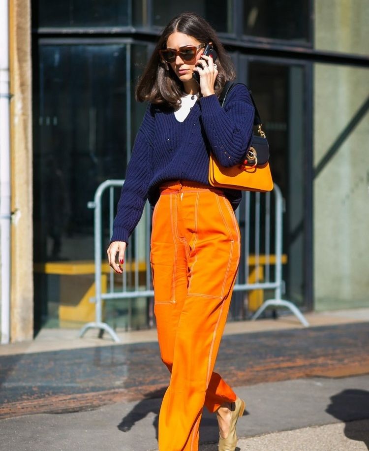 Látkové nohavice kombinujú trendové farby jar-leto 2021 Nechtíkové Pantone farby roka