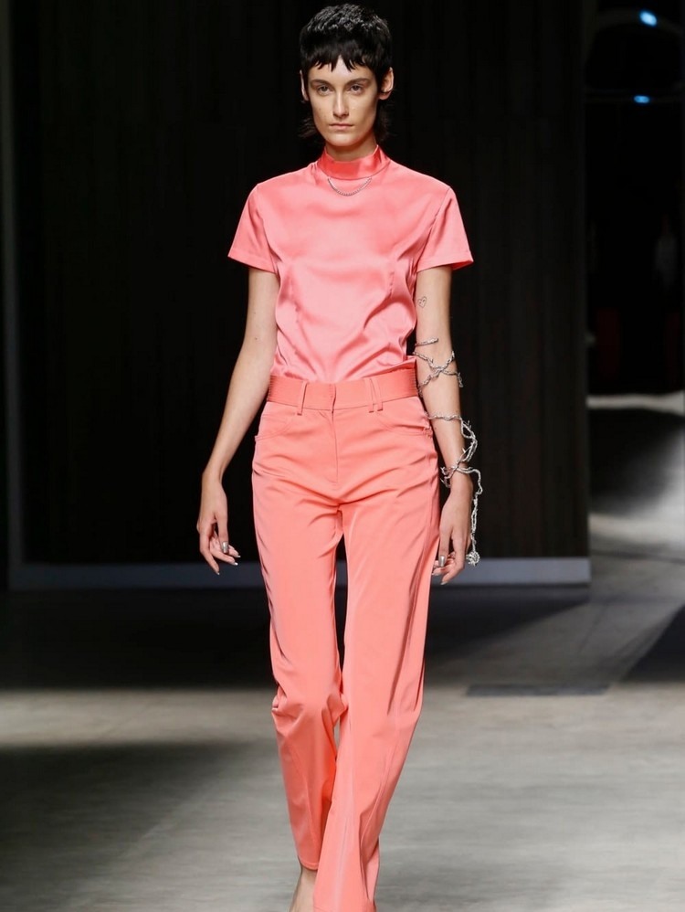 Skombinujte trendové farby pantone jar leto 2021 Burnt Coral