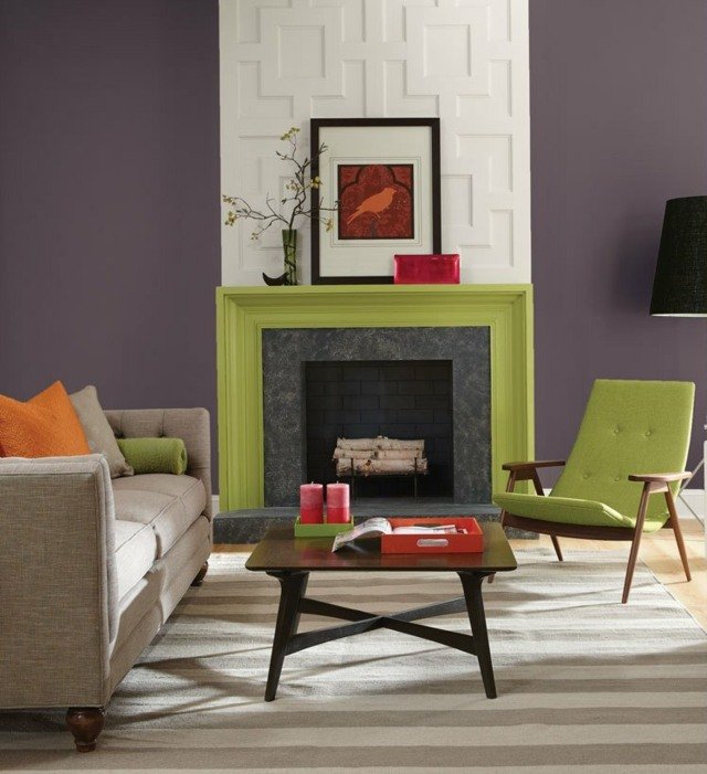 Domáce nápady biela farba krbu zelená stena krbovej rímsy