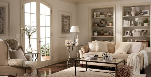 moderné kreslo vo vidieckom štýle francúzske okno