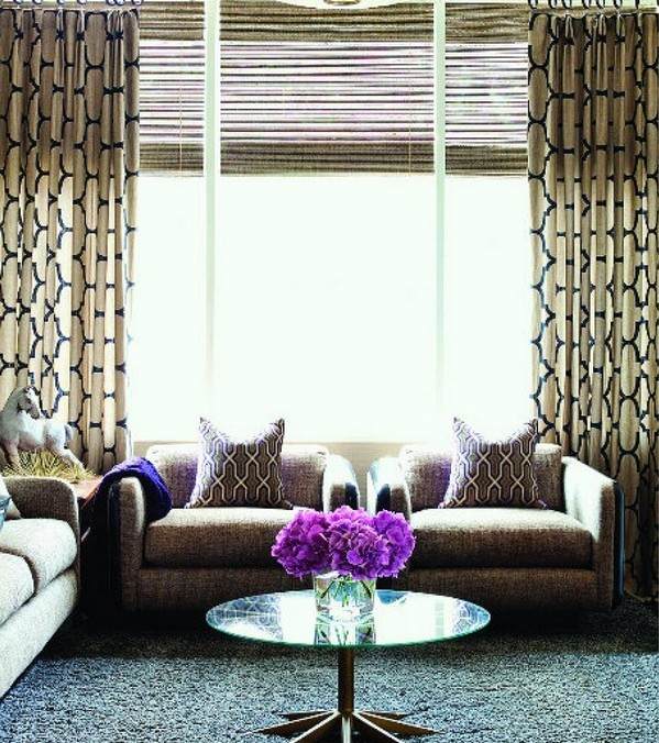 Moderný-interiér-nápad-závesy-vankúše-dizajn-obývačka