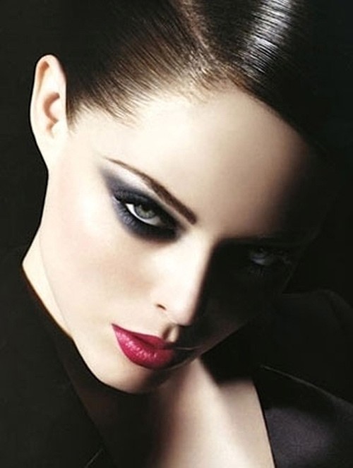 Silvestrovské nápady líčenia Trendy 2013 Tmavé očné tiene trblietavé Silvestrovské vianočné nápady líčenia 2013 Tmavé čierne očné tiene trblietavé