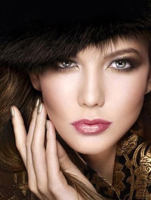 Smokey eyes efekt večerného líčenia očí na Silvestra Efekt dymových očí, trblietavé líčenie očných viečok, líčenie očí, silvestrovské nápady