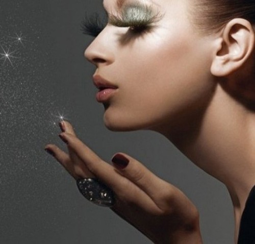 Večerné líčenie Moderné trendy výrobky Silvestrovská párty Líčenie Večerné trendy v líčení produkty Vianočné silvestrovské párty líčenie