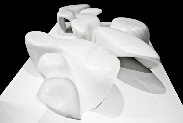 moderný mramorový stôl veľtrh výstavného nábytku Zaha Hadid Veľtrh nábytku Zaha Hadid v Miláne