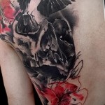 Trash Polka Tattoo - kruk na łopatce