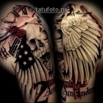 Trash Polka Tattoo - orzeł i czaszka na ramieniu