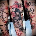 Trash Polka Tattoo - napis i dziewczyna