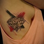 Trash Polka Tattoo - diament na boku