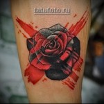 Trash Polka Tattoo - skrzyżowana róża