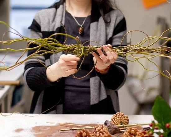 Vŕbové vetvy kvetinový drôtený kravatový dverný veniec vo vidieckom štýle Venček na dvere vidiecky štýl deco jeseň zima