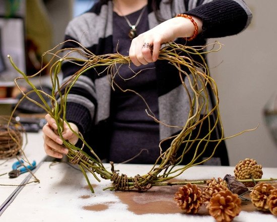 Veniec na jesenné dvere nápady na zimnú výzdobu prírodné materiály nápady na zimnú výzdobu prírodné materiály šišky