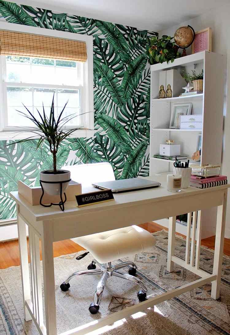 tapeta tropický vzor v domácej kancelárii