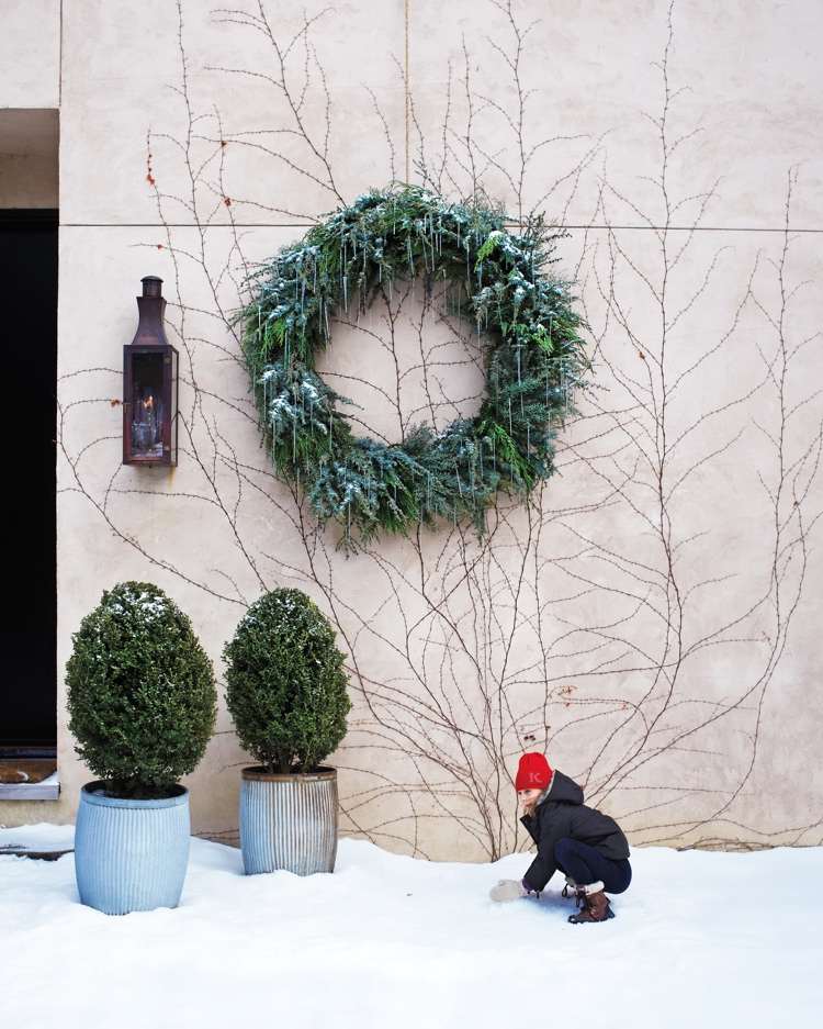Ozdobte slamený veniec a vyrobte vianočné ozdoby predných dverí