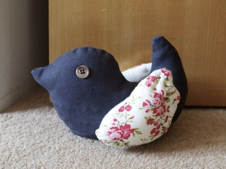 dverná zátka-šitie-plyš-zviera-upcyklovanie-vták-jednoduché-kutilstvo