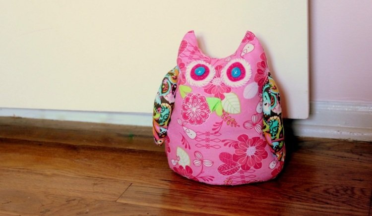 dverná zátka-šitie-sova-ružová-vtipná-figúrka-zvyšky