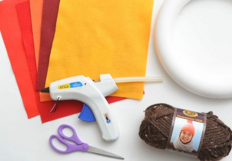 Materiály na výrobu vlny, plsti a horúceho lepidla