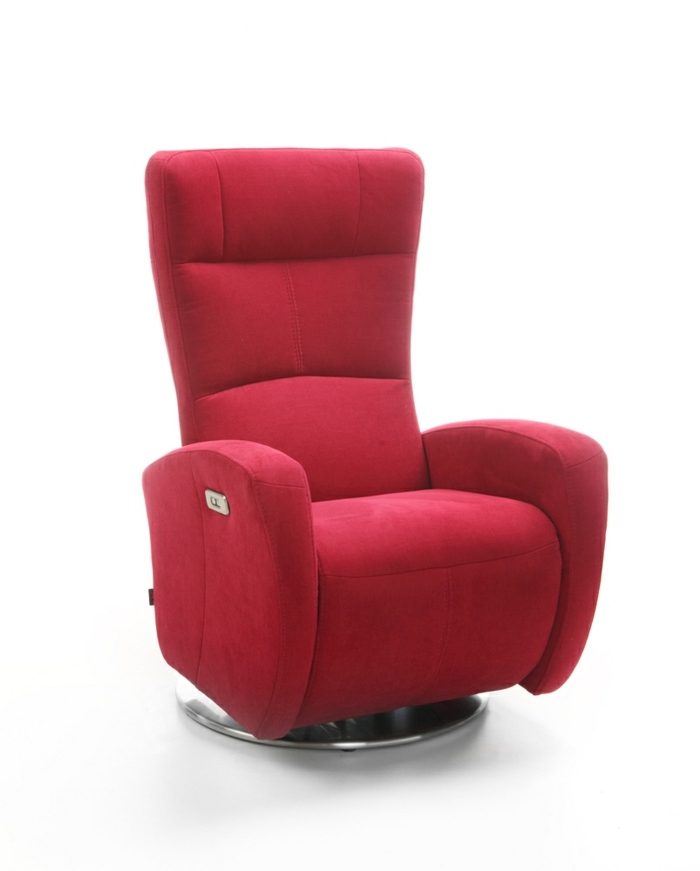 Kreslo vo farbe Berry je veľmi nadýchané