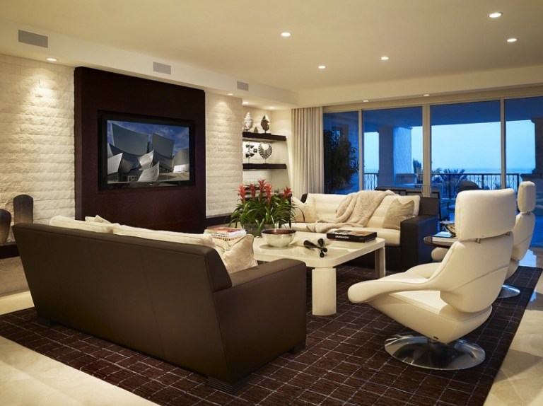 Televízny držiak na stenu-médiá na stenu-drevo-tehla na stenu-veľká sedačka