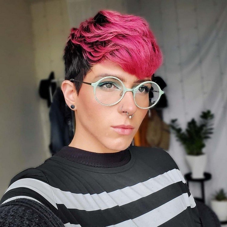 Trend strihu vlasov Pixie Dvojtónové trendy vlasových vlasov 2021