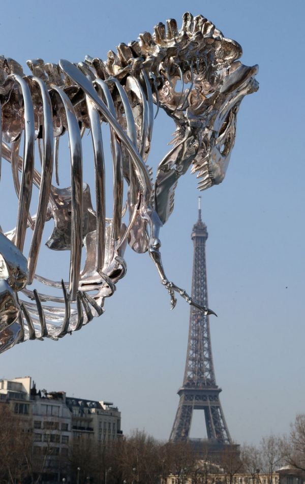 Umelecká inštalácia Dinosaurí park Paris Seine Umelecká inštalácia Paríž Seine Dinosaur Park Sochárstvo chróm