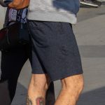 Zdjęcie oldschoolowego tatuażu na dolnej części nogi faceta z latarnią morską i różą wiatrów - 05052020 - 4