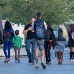 Zdjęcie tatuażu na nogach faceta z czaszką i trójzębem - herb Ukrainy - Street tattoo 05052020 - 4