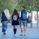 Zdjęcie tatuażu na nogach faceta z czaszką i trójzębem - herb Ukrainy - Street tattoo 05052020 - 1