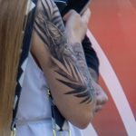 Zdjęcie dziewczyny z tatuażowymi rękawami - lew z niebieskimi oczami i skrzydłami - 05.09.2020 - Street tattoo - 6