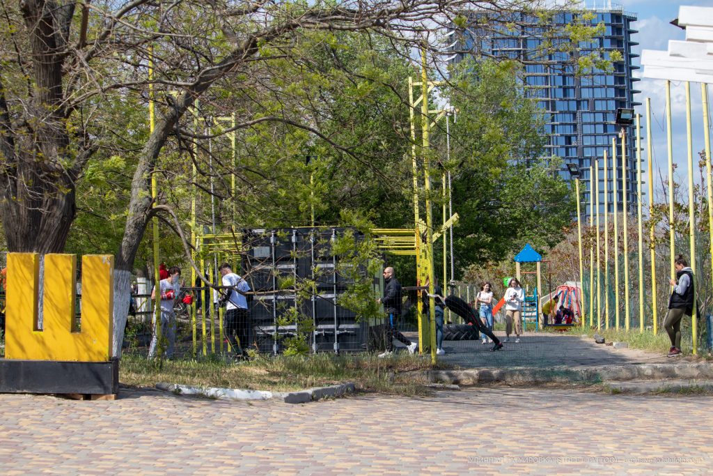 Letnie boisko sportowe nad morzem w pobliżu plaży Arcadia - Odessa - 05.09.2020 - Street tattoo - 1