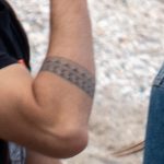 Zdjęcie tatuażu z maoryskim wzorem na ramieniu mężczyzny - 05.09.2020 - Street tattoo - 2