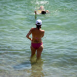 Zdjęcie nieudanego tatuażu z plemiennym wzorem na dolnej części pleców dziewczyny - Street tattoo № 04 - 06.12.2020 za 1