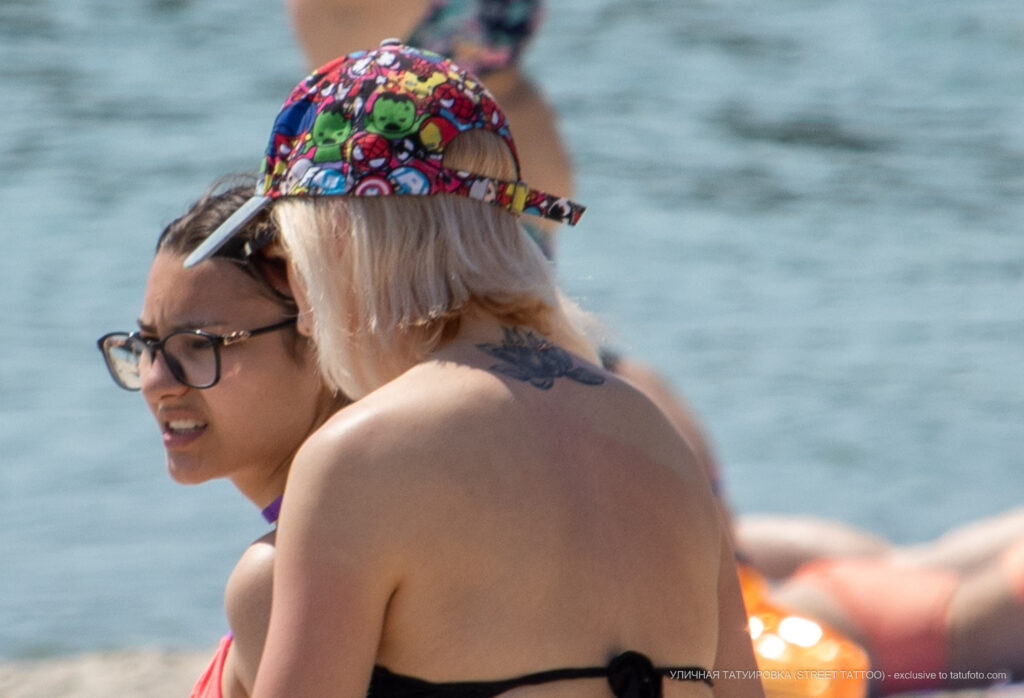 Tatuaż lotosu damski na plecach pod szyją - Street tattoo nr 04 - 06.12.2020 za 2