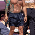 Kolorowe tatuaże na rękawach i portrety na ciele mężczyzny - Street tattoo № 04 - 06.12.2020 za 8