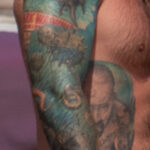 Kolorowe tatuaże na rękawach i portrety na ciele mężczyzny - Street tattoo nr 04 - 06.12.2020 za 5
