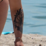 Kwiatowy tatuaż na dłoni dziewczyny - Street tattoo nr 04 - 06.12.2020 dla 4