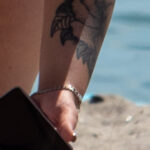 Kwiatowy tatuaż na dłoni dziewczyny - Street tattoo nr 04 - 06.12.2020 dla 3