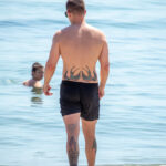 Zdjęcie tatuażu z jaskółkami na dolnej części pleców faceta - Street tattoo № 04 - 06.12.2020 za 3