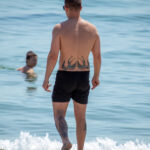 Zdjęcie tatuażu z jaskółkami na dolnej części pleców faceta - Street tattoo № 04 - 06.12.2020 za 5