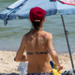 Kwiatowy tatuaż na prawym łopatce dziewczyny - Street tattoo nr 04 - 06.12.2020 dla 7