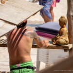 Fragment tatuażu anioła z mieczem na ramieniu faceta - Street tattoo nr 04 - 06.12.2020 dla 3